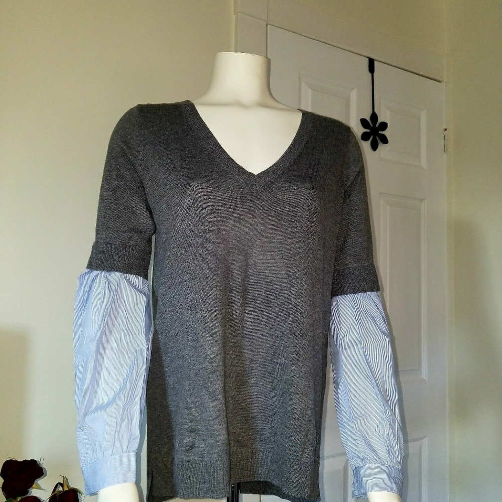 Trouve| NWOT V-neck Woven sleeves Sweater